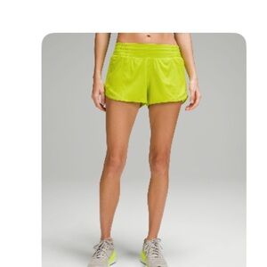 Lululemon Hotty Hot High-Rise Lined Short 2.5" size 2 Lichen Lime